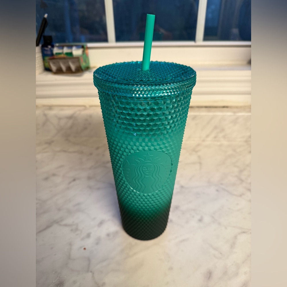 NWT Green Starbucks Holiday 2022 24oz Tumbler